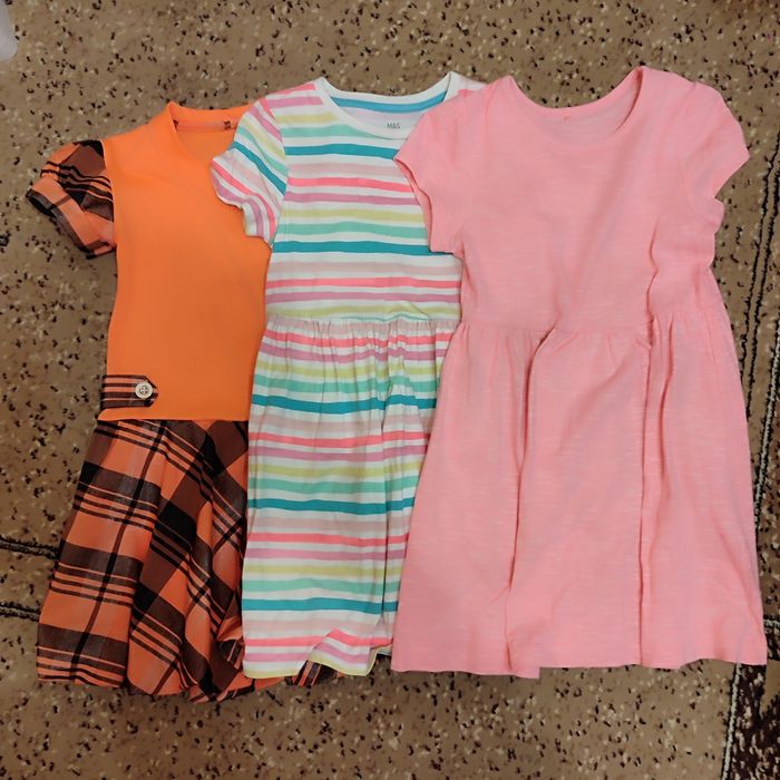 Продам летние платья на девочку 5-6 лет