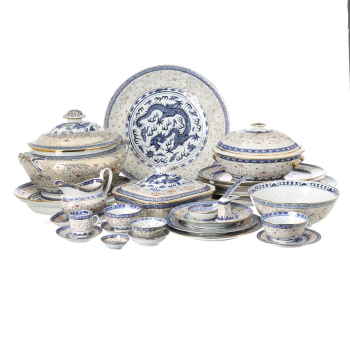 Porcelana oriental - Serviço de jantar 'Bago de arroz' 'Rouge de Fer'
