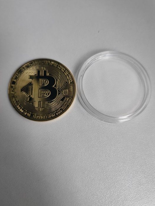 Сувенірна монета Bitcoin