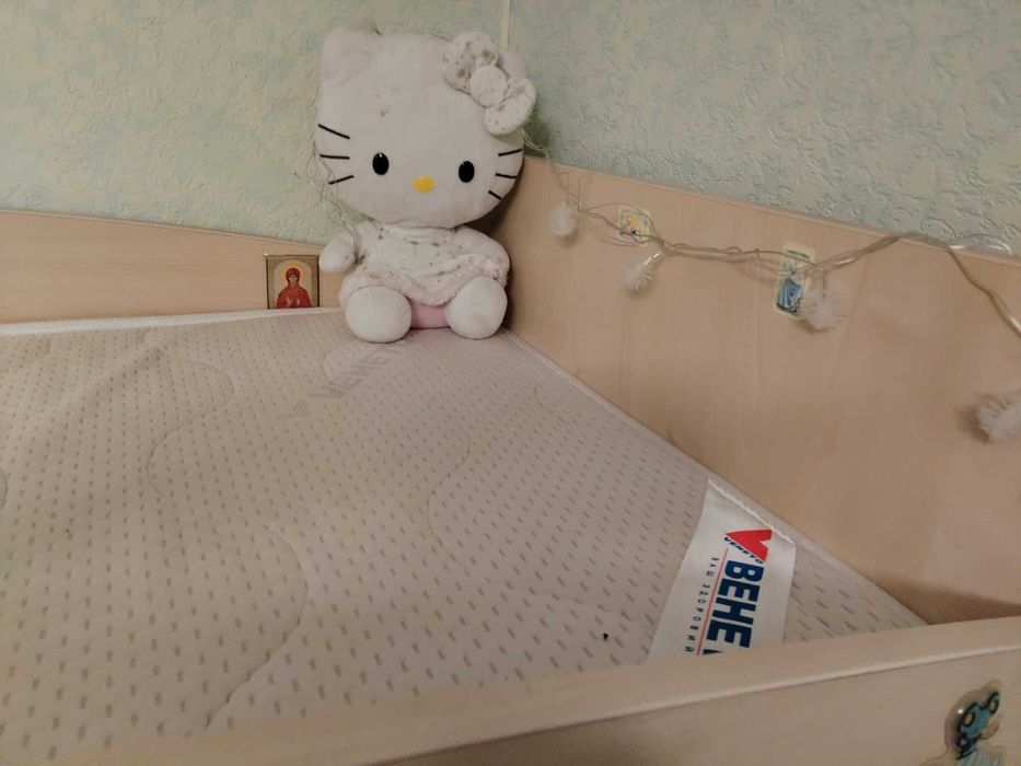 Комплект меблів  в дитячу  кімнату.