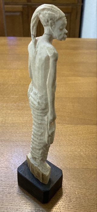 Escultura Africana em material nobre