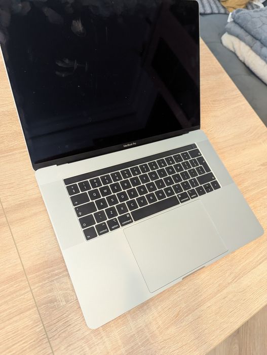 MacBook Pro 16" 2019, model A2141, i7 2.6GHz 6-core, 16GB, Radeon Pro 5300M 4GB, 512GB SSD