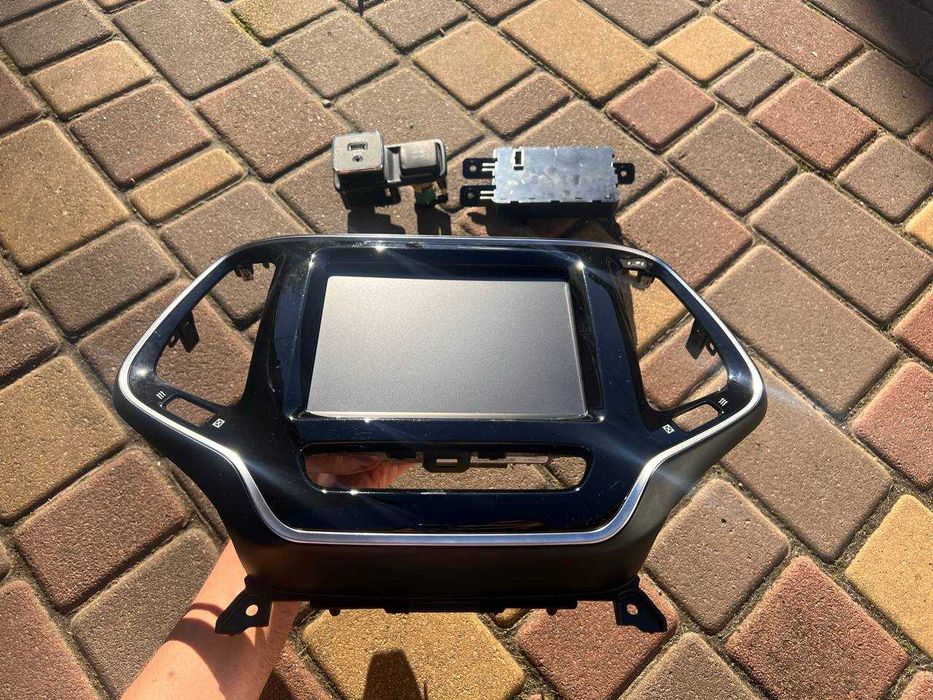 Європа Jeep Cherokee KL 8.4" Panasonic Uconnect, Android Auto & Apple CarPlay