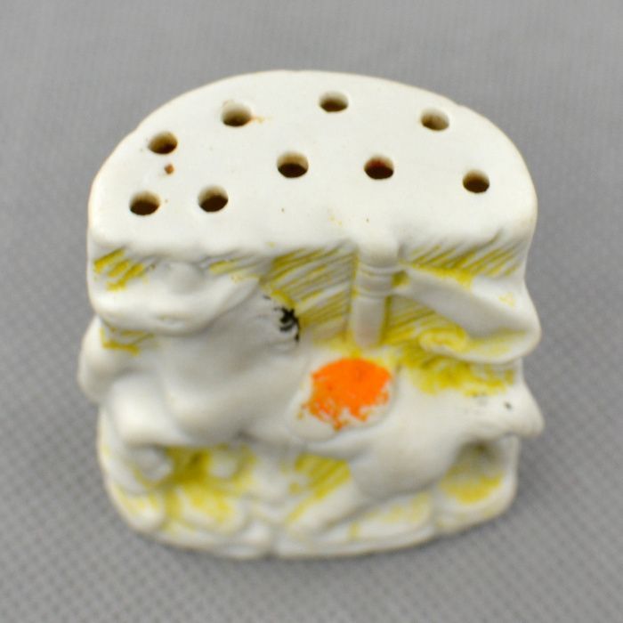 Paliteiro em biscuit muito antigo – fabrico europeu