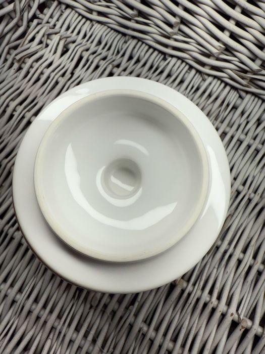 Ceramiczny pojemnik na oliwki z pokrywką