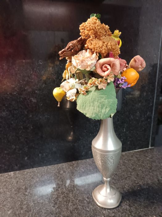 Jarra em Estanho com flores