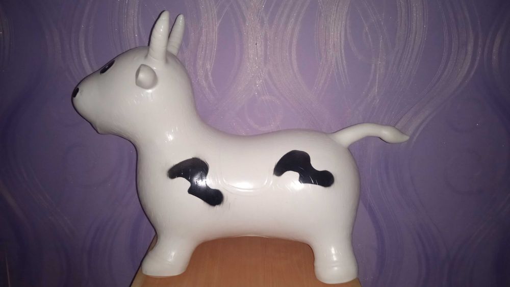 Стрибунець корова
