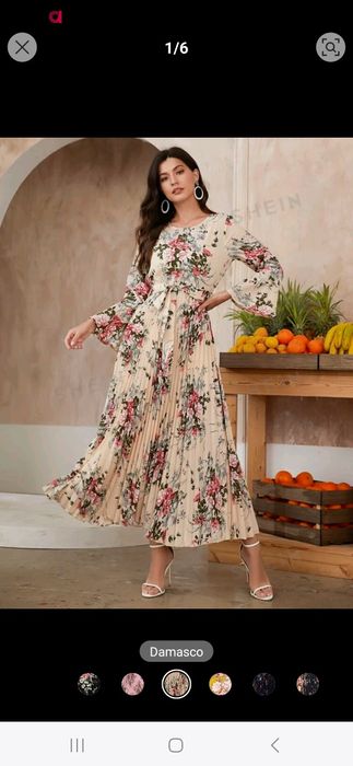 Vestido florido e um par de brincos