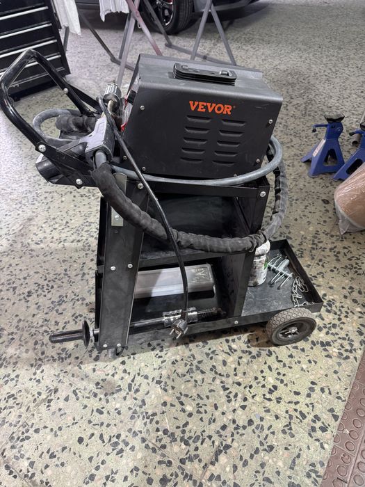 Vende- se maquina de soldar e maquina de remoção de amassados !!!