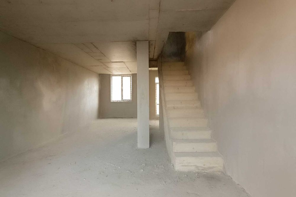 Продаж Таунхауса площею 90 м2 з великою земельною ділянкою.