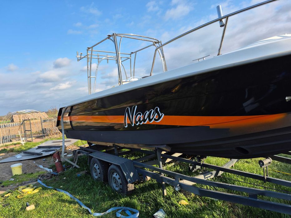 Łódź motorowa z silnikiem Honda 225KM