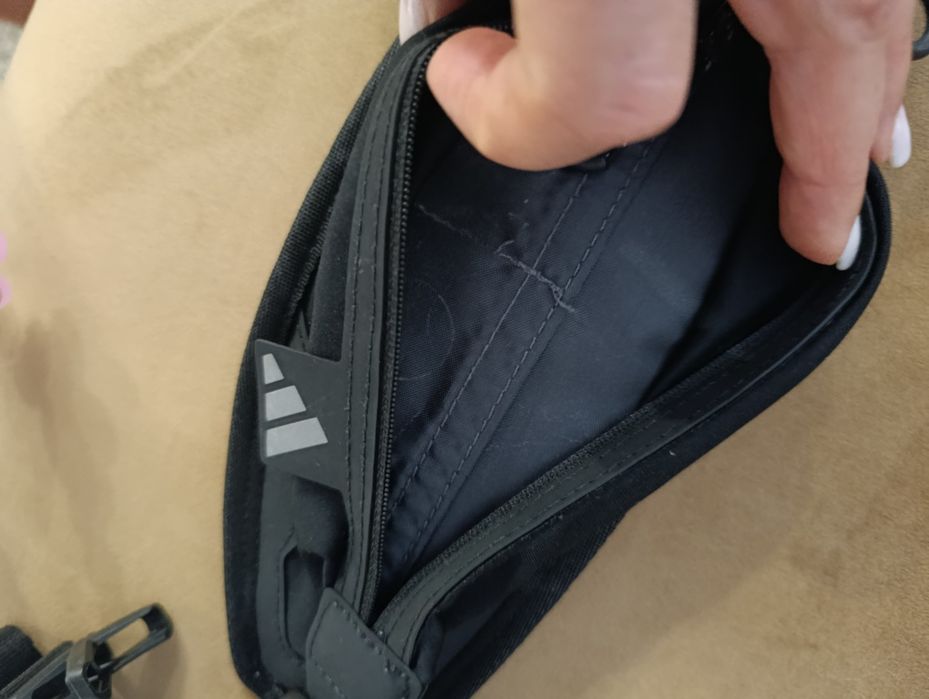 Bolsa desportiva Adidas orignal para treino ou corrida! Está em ótimo