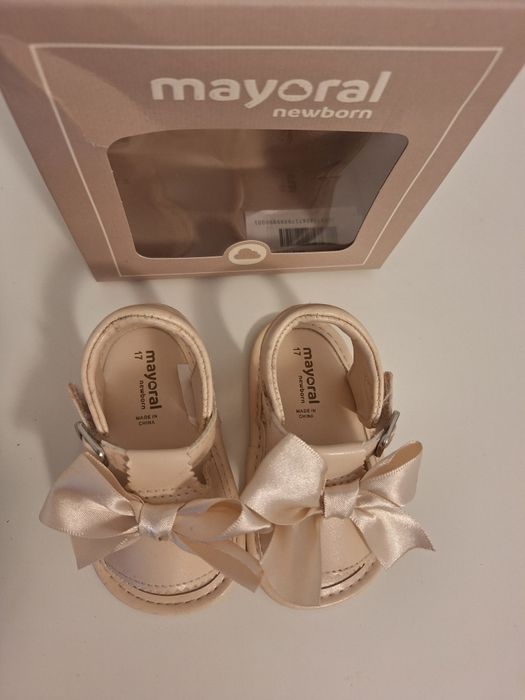 Sandálias recém-nascida T. 17 MAYORAL
