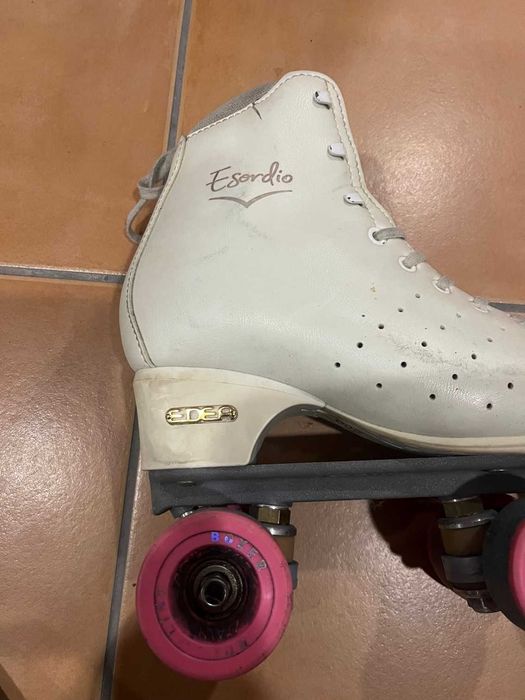 Patins de patinagem artística
