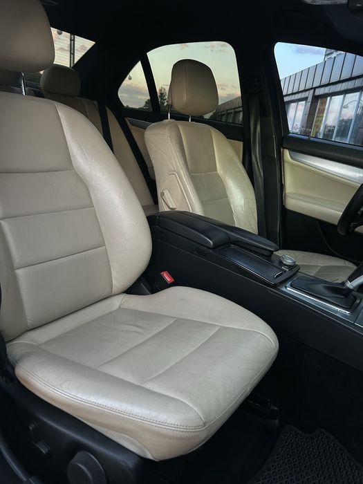 Mercedes-Benz C-220