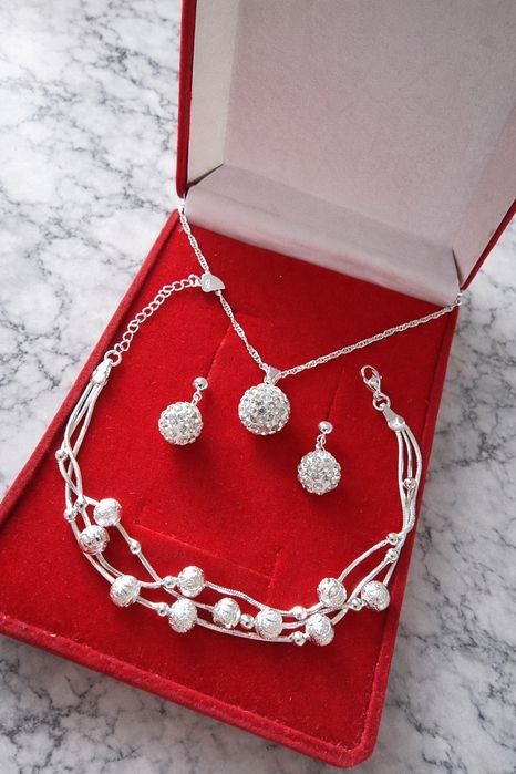 Komplet biżuterii srebrnej z kryształkami