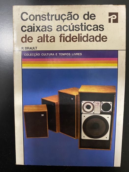 Livro antigo de caixas acústicas
