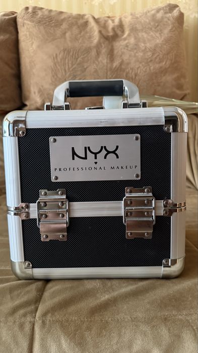 Професійний кейс-органайзер NYX Professional Makeup для косметики