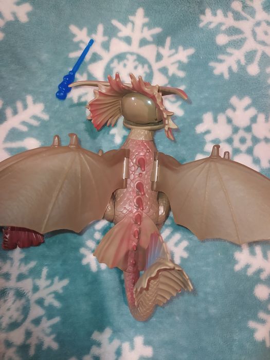 Дракон Грозокрил і Валка