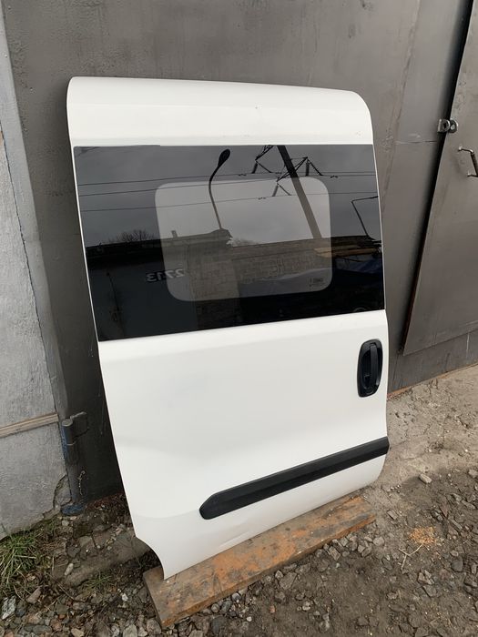 Продам двері здвижні праві бокові Fiat Doblo Opel Combo 263