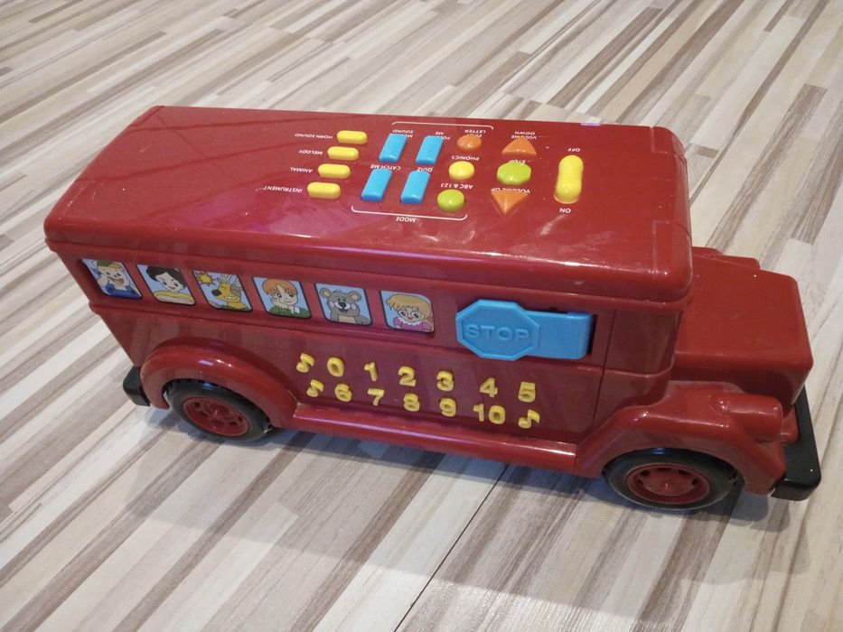 Duży interaktywny autobus