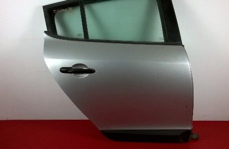 Porta Trás Direita 821006386R - RENAULT MEGANE III Hatchback