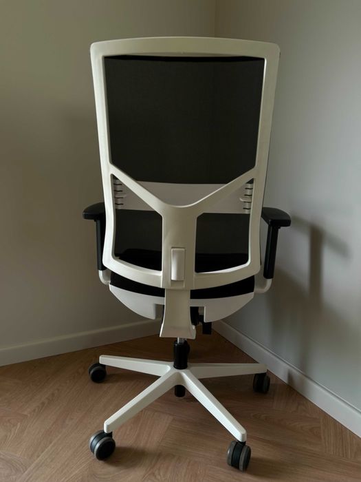 BEJOT Fotel Obrotowy Eleven EL103 white, krzesło biurowe