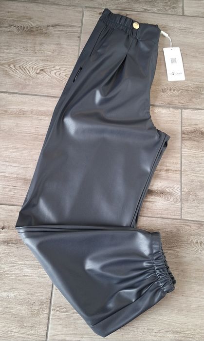 Spodnie Minouu joggery eko skórka hit jesieni