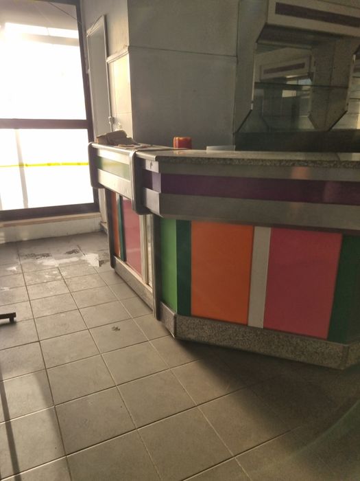 Balcão e vitrine expositora