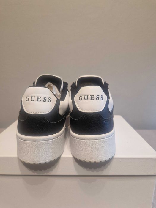 Guess Damskie Sneakersy FLJMR biało-czarne 37