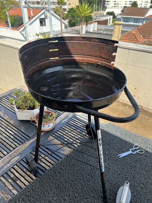 Grelhador a carvão pequeno