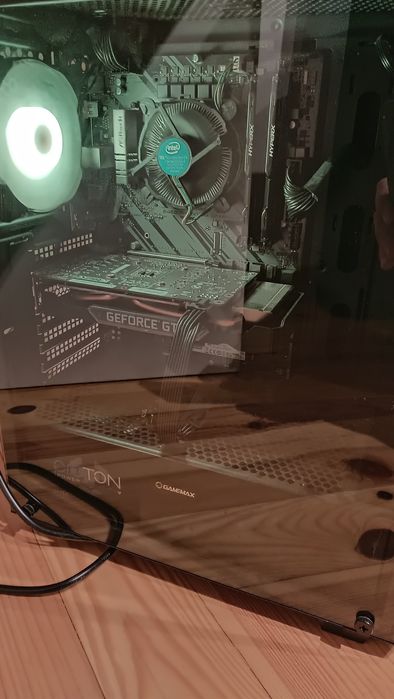 Ігровий ком'ютер з монітором