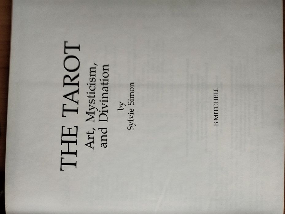 The tarot: Art, mysticism, and divination by Sylvie Simon.ТАРО.1000грн
