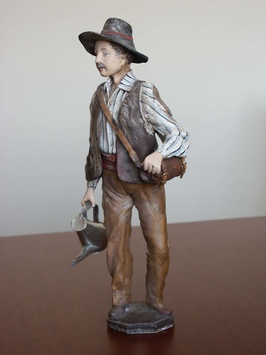 Estatueta de barro - azeiteiro