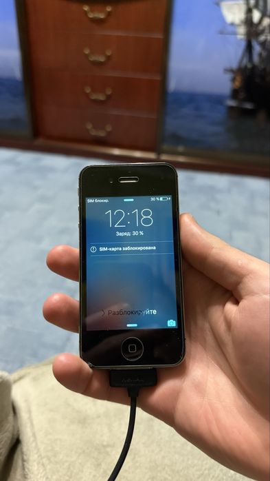 Продам Iphone 4S