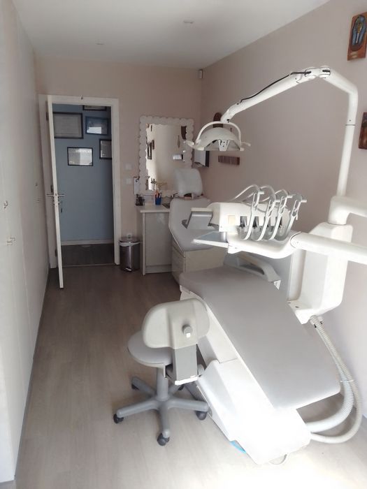 PASSA-SE clínica dentária com laboratorio ou só imovel