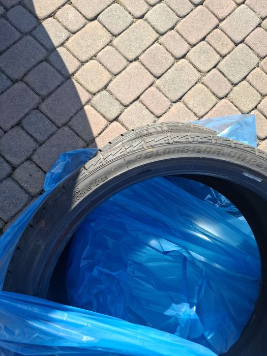 Opony 235/35/20 z 25 roku jak nowe .promocyjna cena!