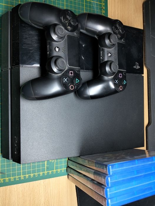 Ps4 + 2 pady + gry