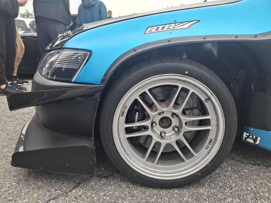 На СТО слюсарь автоелектрик