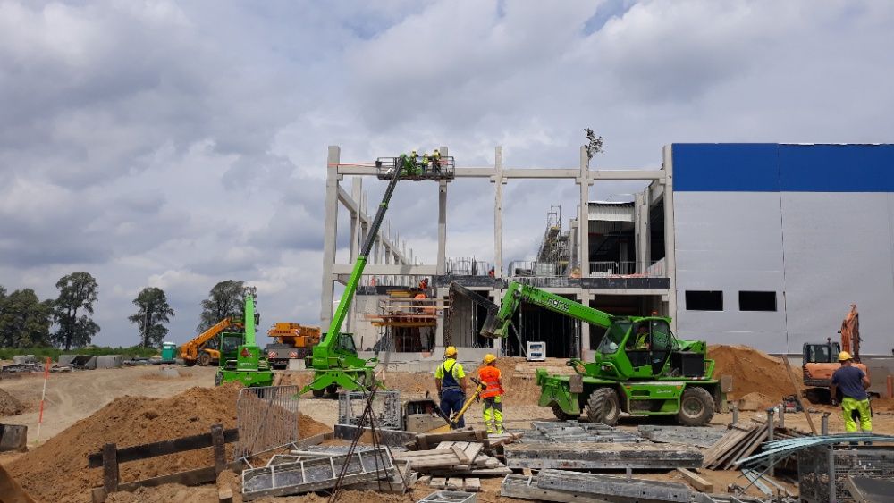 wynajem ładowarek teleskopowych Merlo JCB ładowarki obrotowe Manitou R