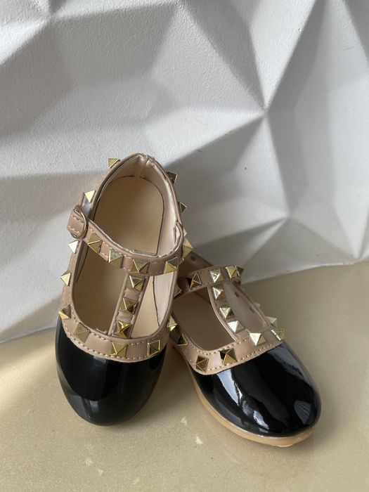 Туфельки в стилі Valentino