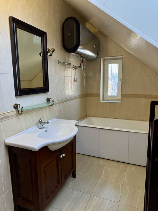 Будинок на березі ставка у Високому