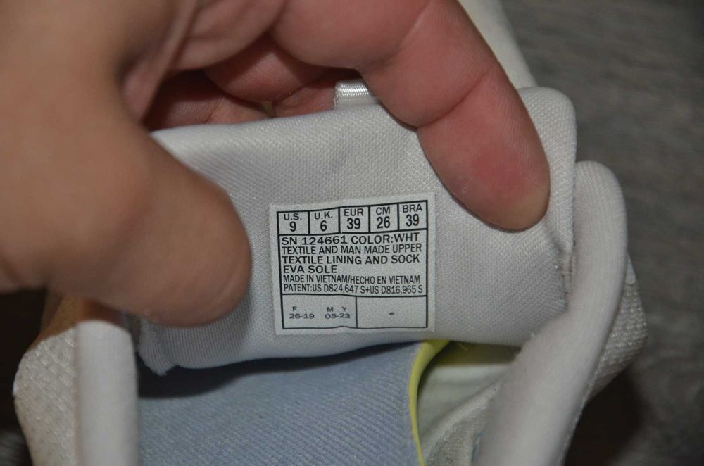 Продам кросівки Фірма Skechers.