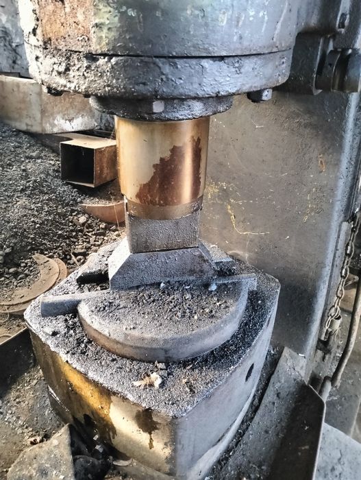 Продам пневмомолот ковальський