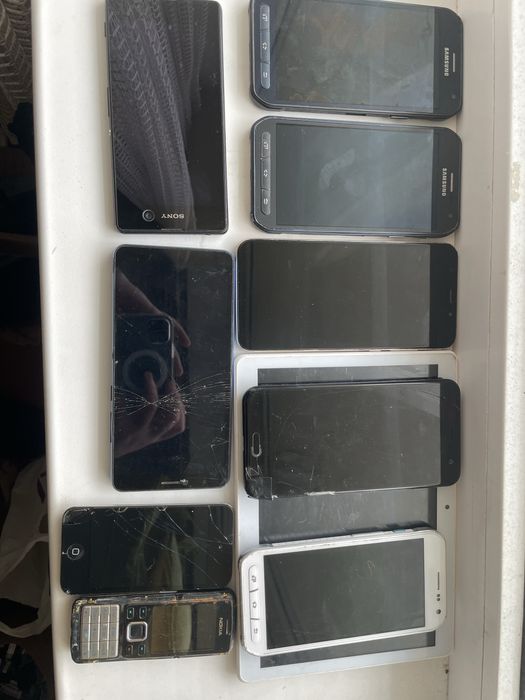 Продам старые телефоны , лот телефонов ,Xiaomi samsung sony zte htc