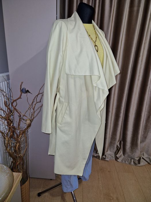 Tręcz, Plaszczyk wiosenny bananowy