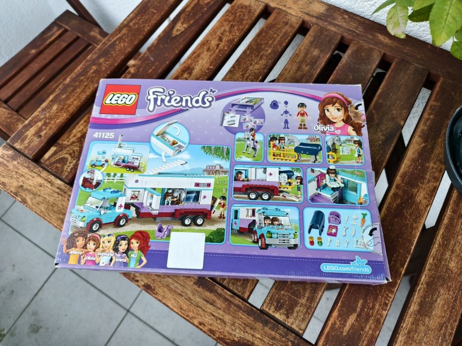 LEGO 41125 Friends - Przyczepa lecznicza dla koni