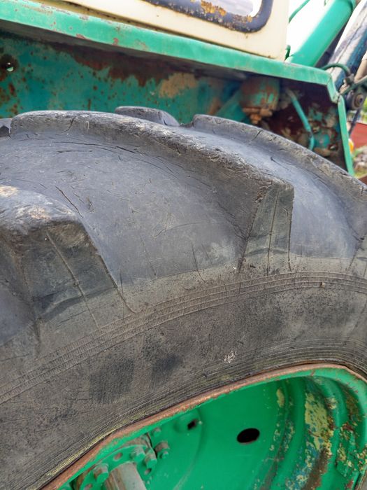 Екскаватор ЮМЗ 6