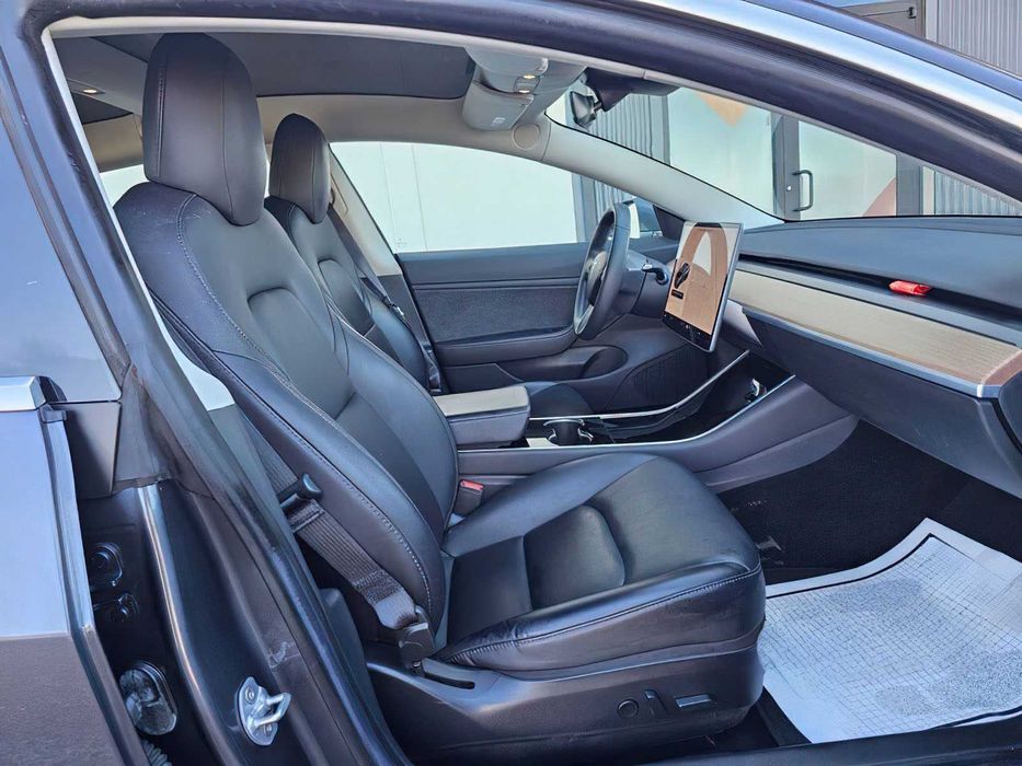 Tesla Model 3 Long Range      2019