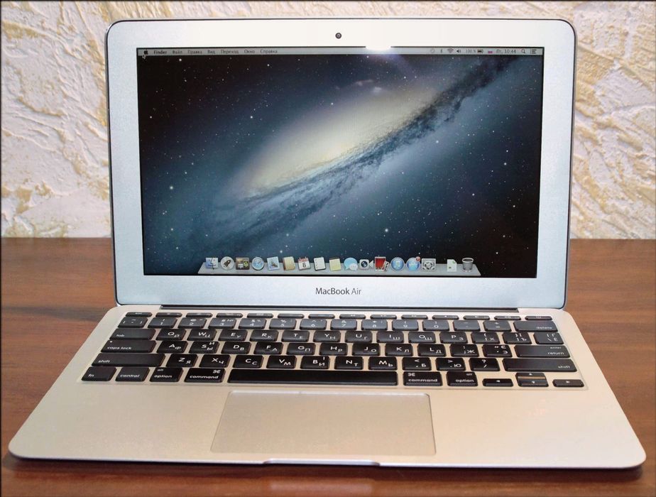 Macbook Air Mid 2012 A1465 emc 2558. Core i5 1.7Ghz, 4Gb, 128Ssd, 11.6